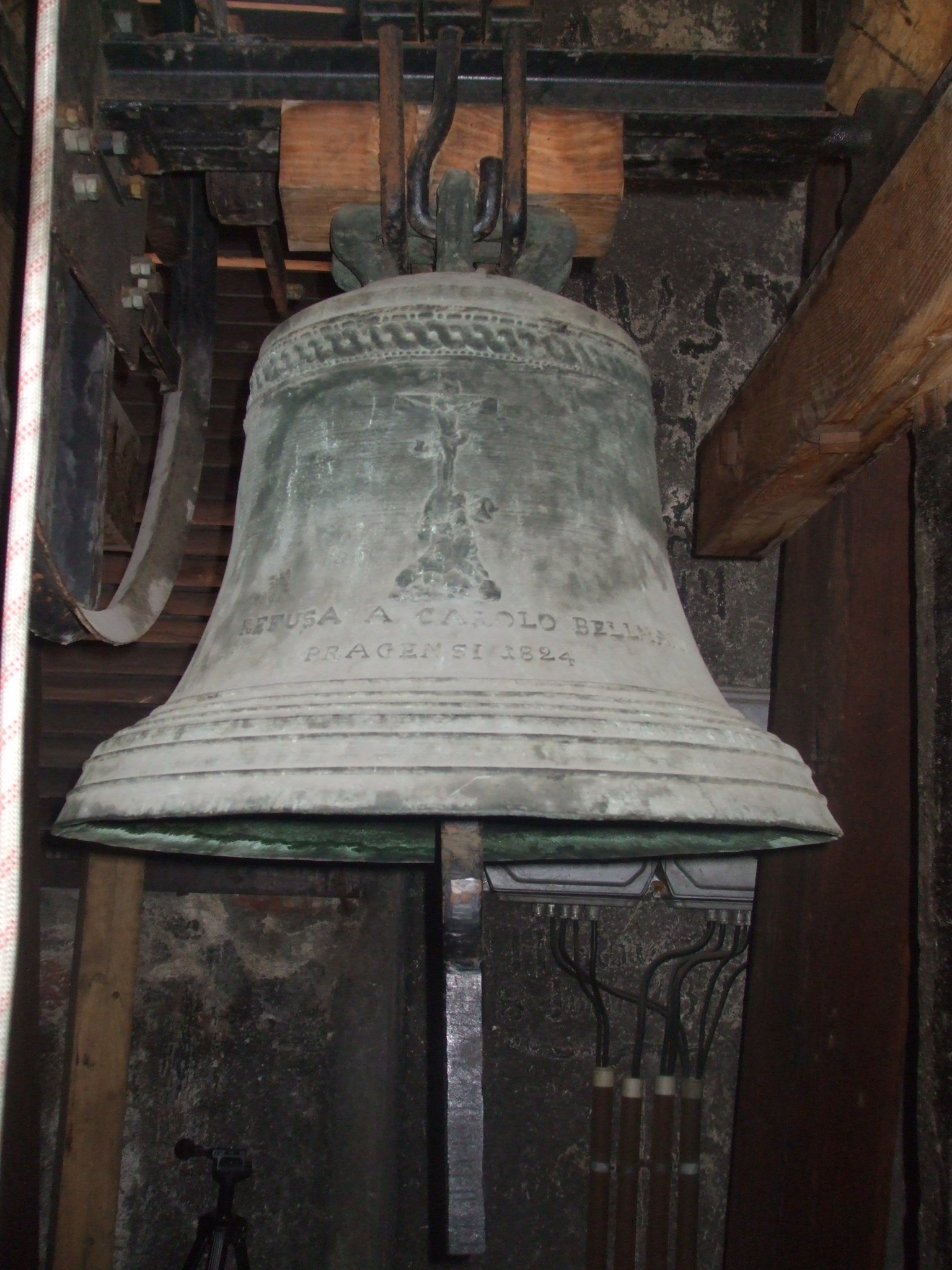Přelitý zvon roku 1824 Karlem Bellmannem.jpg